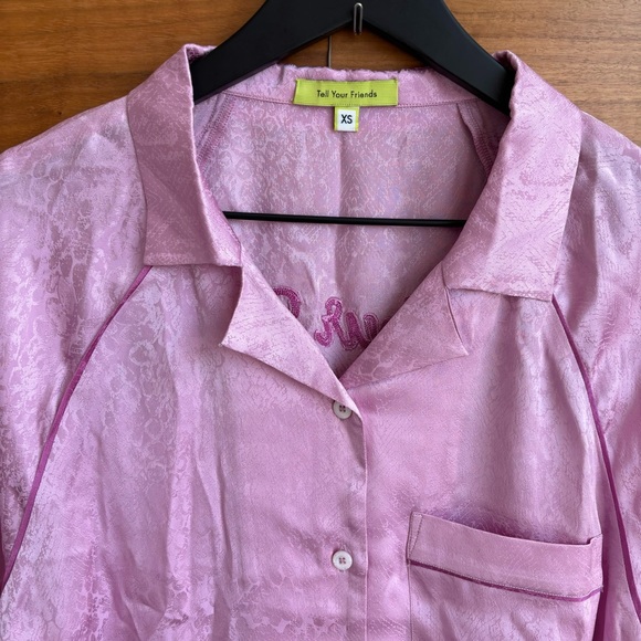 Revolver TELL YOUR FRIENDS Bowling Shirtlavender, Size XS - Picture 7 of 16